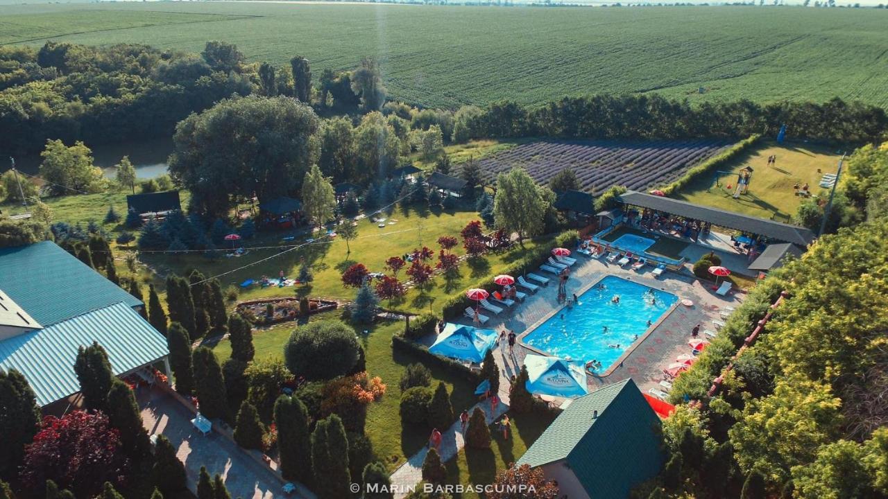 Pensiunea La Iepurasi Lunga Exterior foto